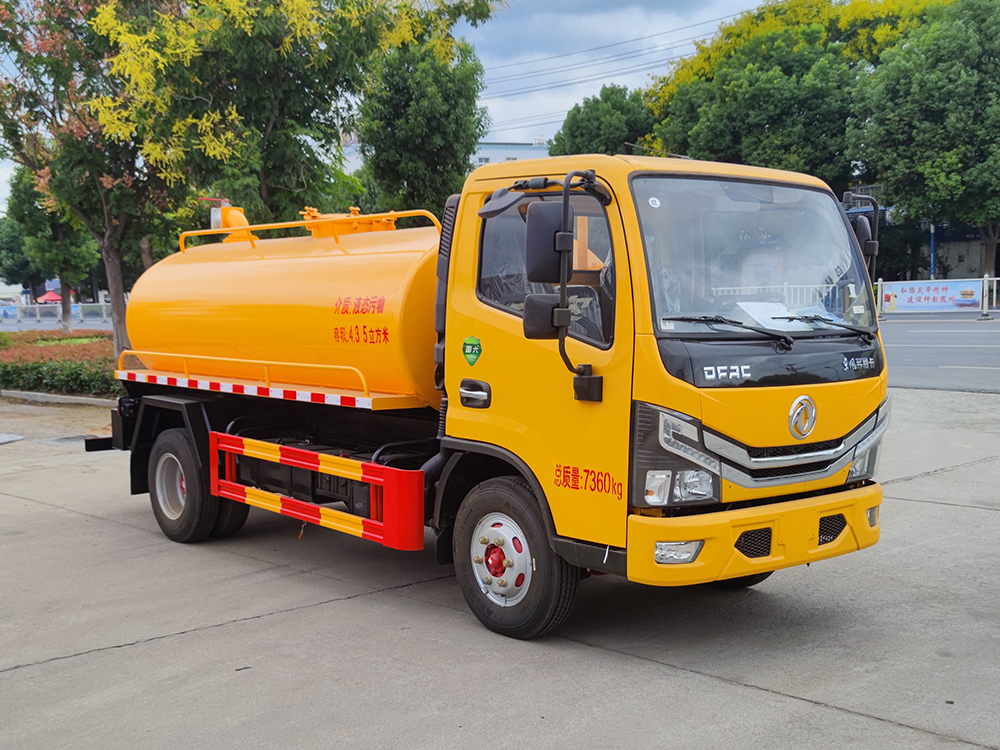 東風小多利卡-4.35立方型吸糞車